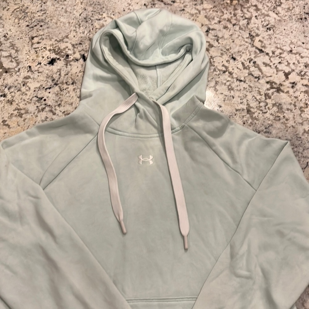 Women’s Medium Under Armour light green pullover hoodie.